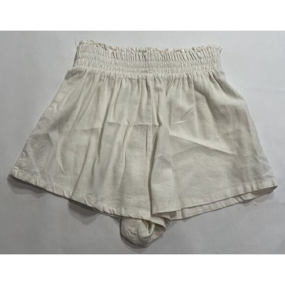 Bershka Smocked Shorts in White - Picture 2 of 3